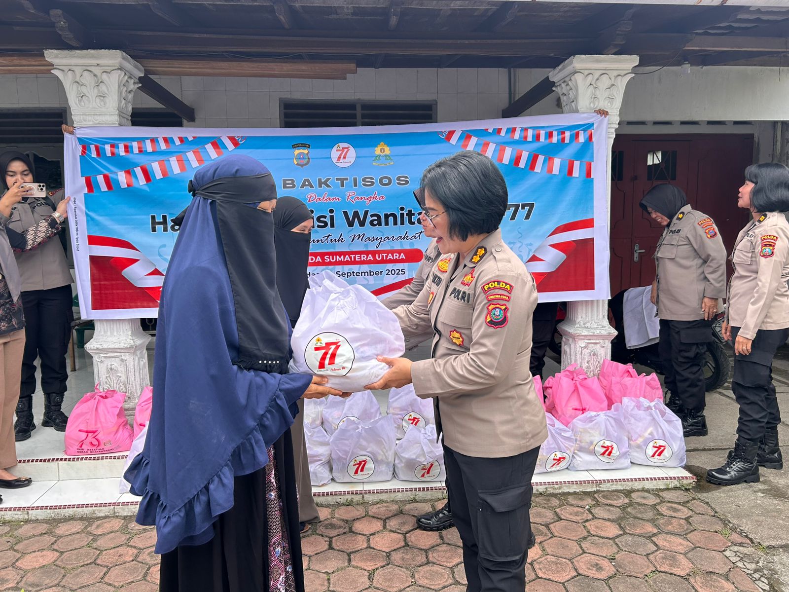 Srikandi Polri Berbagi Kasih, Polwan Polda Sumut Gelar Bakti Sosial HUT ke-77